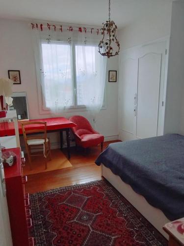 chambre rouge - Pension de famille - Grenoble