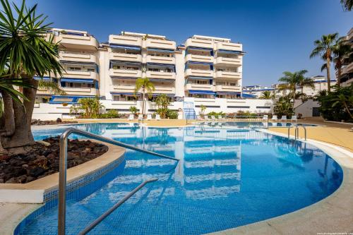 Los Cristianos 2 bedroom quiet complex 200 meters from the ocean