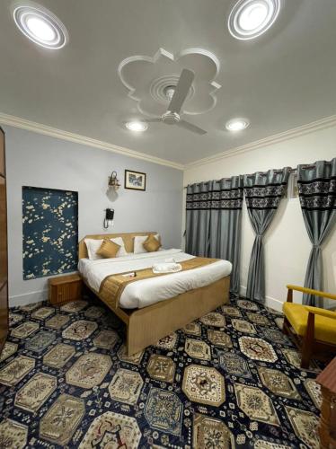 Casa di 750 m² con 1 camera(e) e 15 bagno(i) privato(i) in zona Lago Dal (HERITAGE ROSE INN) in Srinagar