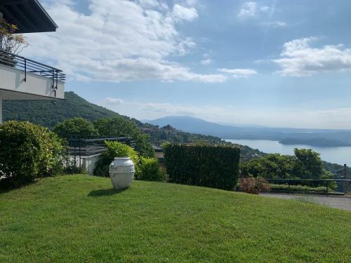 PANORAMA - Apartment with terrace overlooking the Lake, Massino Visconti (photo 8)
