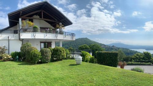 PANORAMA - Apartment with terrace overlooking the Lake, Massino Visconti (photo 2)
