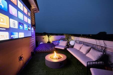 Hall House - Rooftop Oasis Near Artsy East Nash in Nashville, USA