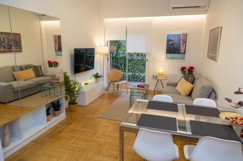 Comfort & Elegance in Kolonaki - 2BD Apt, Athens