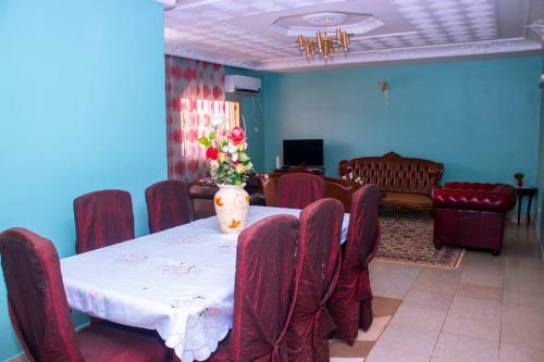 Appartement meublé 2 chambres Montée Jouvence Appartement meublé 2 chambres Montée Jouvence