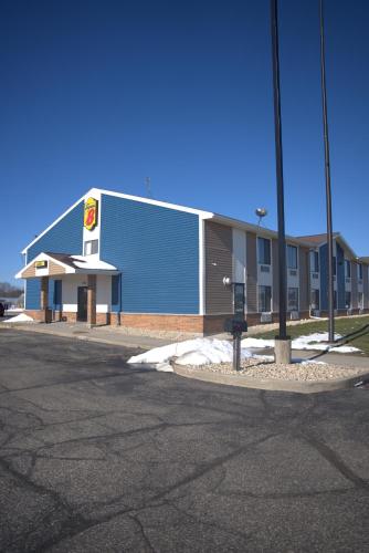 Super 8 by Wyndham Portage - Accommodation