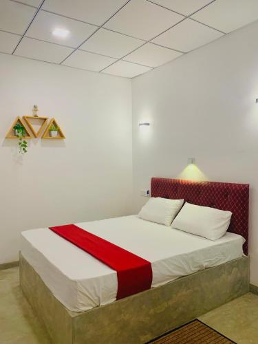 Standard Double Room image 10