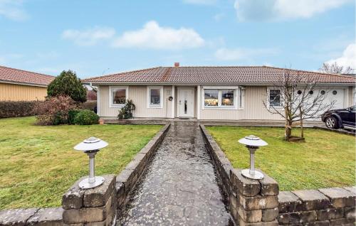 3 Bedroom Pet Friendly Home In Halmstad
