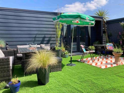 Beautiful new Garden Annexe in Winstanley