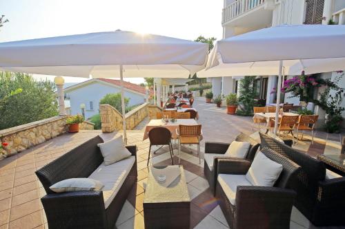Hotel Lucija - image 9