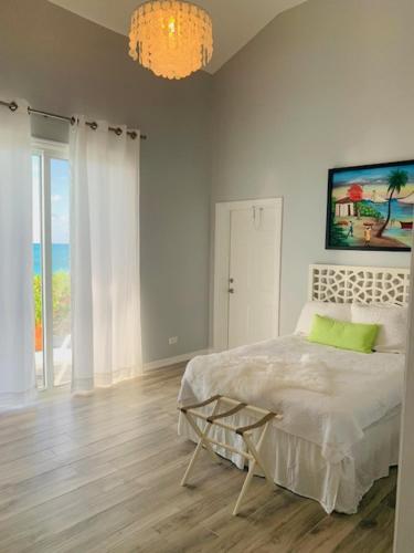 San Salvador Luxury Direct Beach Front Apartment 2 bedroom 1 bath full kitchenin San Salvador, Bahamas photo 4