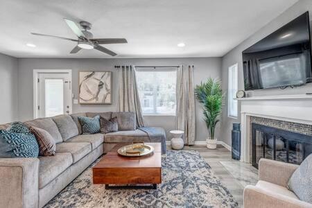 Gorgeous Pool Home - 5 Min from San Marco in Jacksonville, USA