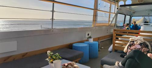 Restaurant, Cosy Bee in Queen's Park