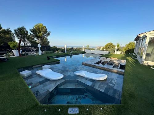 Fabuleuse villa Marseille -7 chambres -14 pers avec grande piscine 2 jacuzzis, Marseille (photo 10)