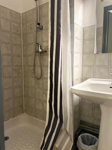 Aux Globe Trotters - image 11