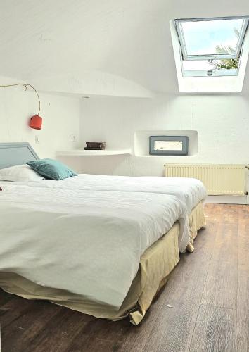 2 twin beds