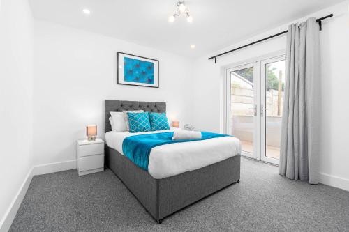 5 Bedroom House - 10 Guests - Multiple off Street Parking - Garden - Smart TV - WIFI - Contractors - in Smethwick