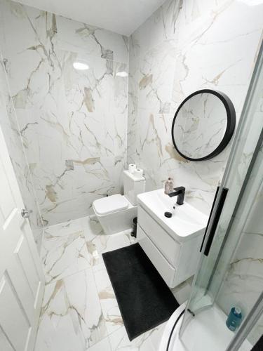 Luxury Stylish studio Flat +spacious Bathroom-no 6