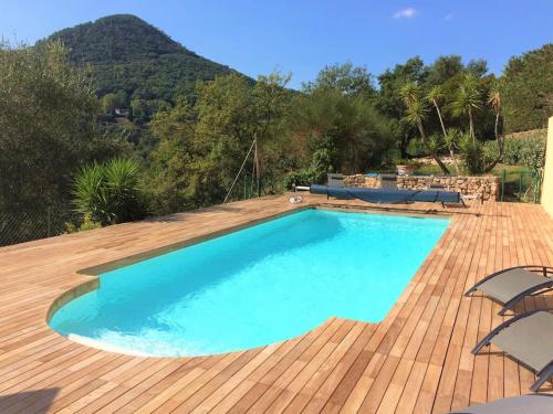 Superbe appartement dans villa provençale piscine et jardin