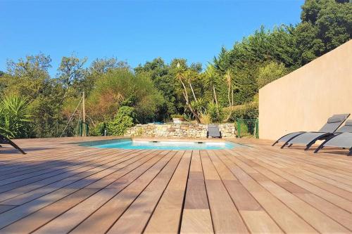 Superbe appartement dans villa provençale piscine et jardin