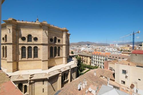 NT Centro Ciudad - Catedral & Parking - Tap to explore photos
