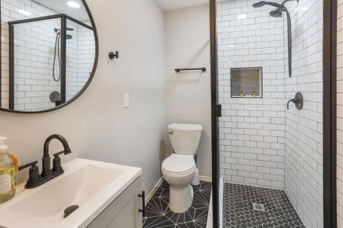 Cozy Two Bedroom Home Minutes from Downtown! in Houston, USA