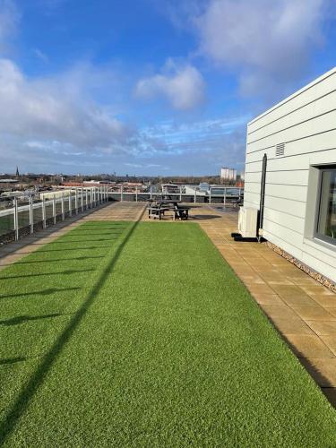 MCR 1BR Getaway with Rooftop Access & Prime Location, Manchester (zdjęcie 5)