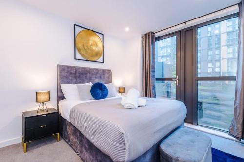 Royal Suite, Sleeps 4, High-Speed Wi-Fi & Luxury Comfort, Perfect for Extended Stays, Birmingham (photo 3)