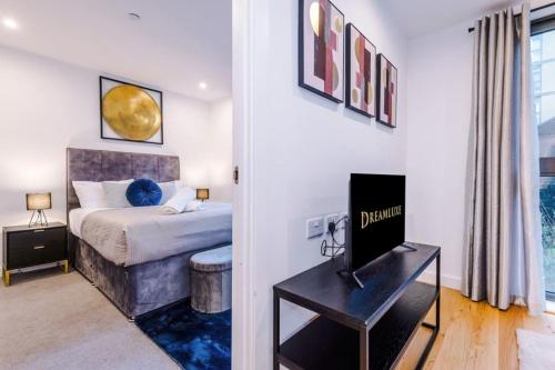 Royal Suite, Sleeps 4, High-Speed Wi-Fi & Luxury Comfort, Perfect for Extended Stays, Birmingham (photo 6)