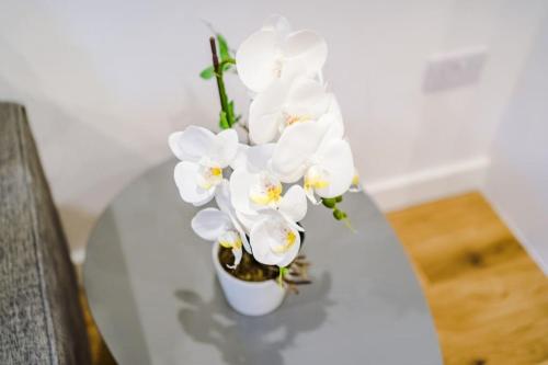 Royal Suite, Sleeps 4, High-Speed Wi-Fi & Luxury Comfort, Perfect for Extended Stays, Birmingham (photo 7)