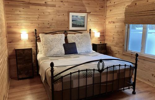 Two-Bedroom Cottage image 10