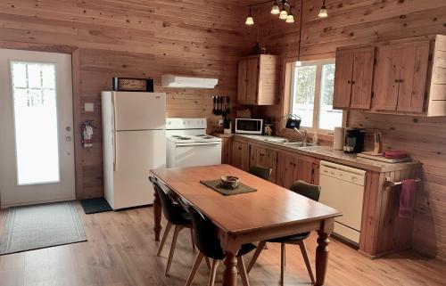 Two-Bedroom Cottage image 9
