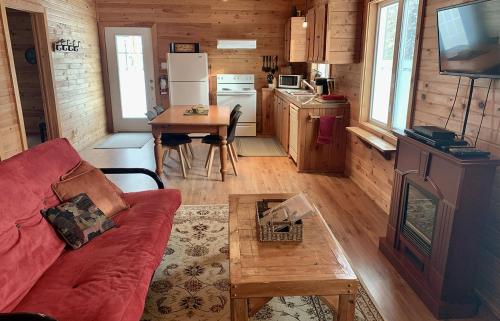 Two-Bedroom Cottage image 8