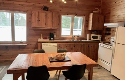 Two-Bedroom Cottage image 7