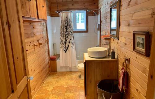 Two-Bedroom Cottage image 5