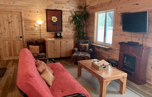 Two-Bedroom Cottage image 4