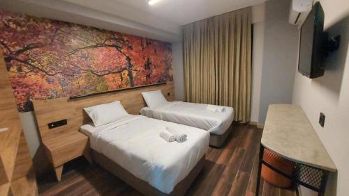 Standard Twin Room image 3