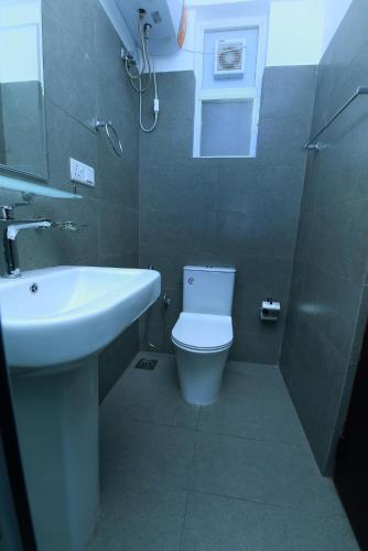 Three-Bedroom Apartment image 7