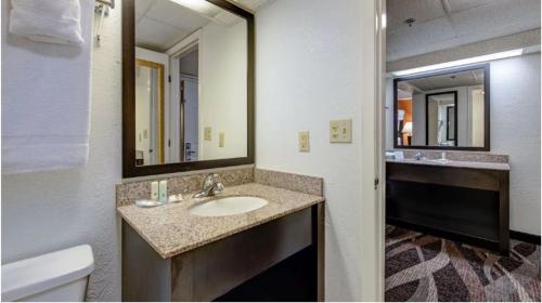 Quality Inn Creekside - Downtown Gatlinburg - image 20