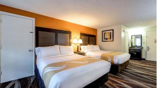 Quality Inn Creekside - Downtown Gatlinburg - image 19