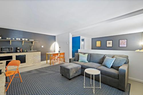 The Brooks Motel - main image