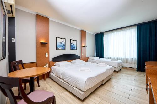 Hotel EUROPACITY - image 14
