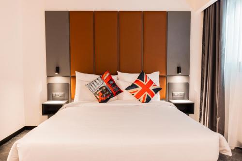 The Londoner Hotel St. Julian's Room Type - Standard Room Internal No Balcony