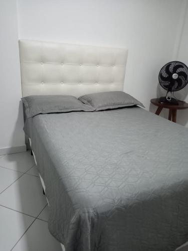 Apartamento completo e bem localizado