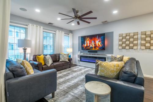 Luxury Beachside Vacation Getaway - OceanView, Movie Theatre, Mini Golf in Atlantic City, USA