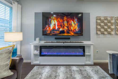 Luxury Beachside Vacation Getaway - OceanView, Movie Theatre, Mini Golf in Atlantic City, USA