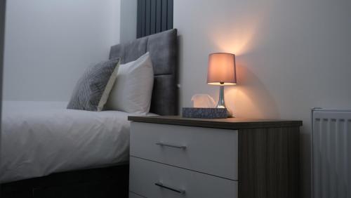 Modernized Three Bedroom House near City Stadium, Attractions, City Centre - Sky n Netflix - Convenient Transport, Manchester (photo 10)