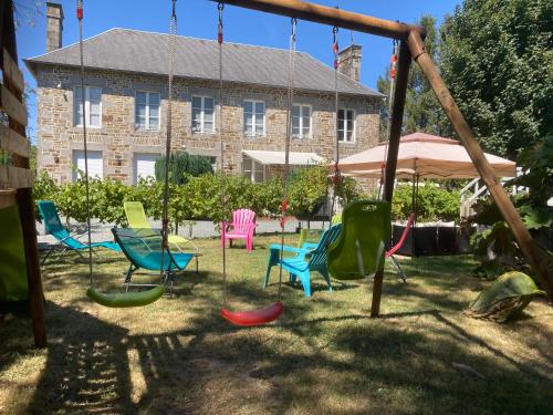Le Château du Bonheur, Piscine, Sauna et Jacuzzi gîte à louer La Meurdraquière
