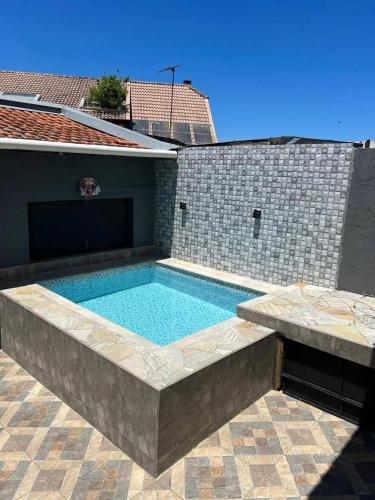 Casa agradável com pequena piscina ! - Itapira