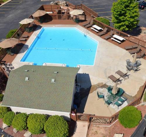 Branson condo with view 2 minutes to SDC in Branson, USA