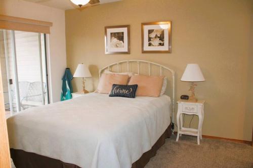 Branson condo with view 2 minutes to SDC in Branson, USA